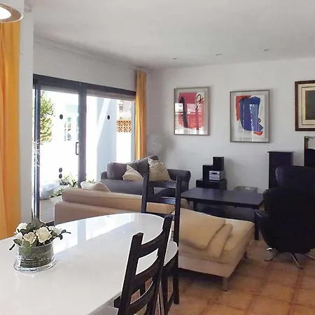 Sleeps 5 Wifi Villa